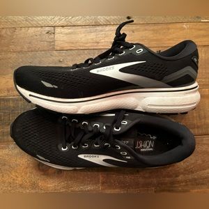 Brooks Ghost 15 running shoes women’s size 9